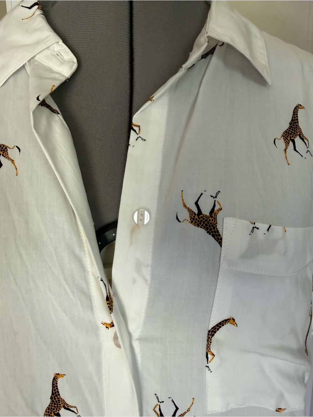 Jane + Delancey White Short-Sleeve Button-Up Shirt with Giraffe Print - Picture 3 of 5